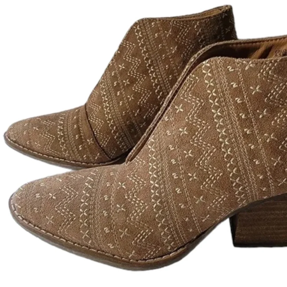 Anthropologie AMUSE SOCIETY x MATISSE Tan Faux Suede Stitched Cruz Ankle Boots - Picture 7 of 13